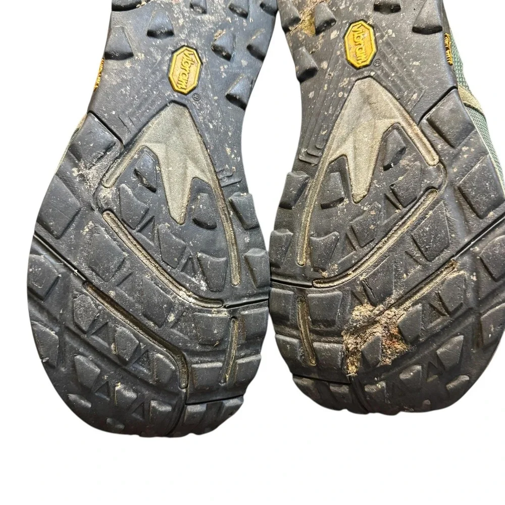 Topo brand athletic